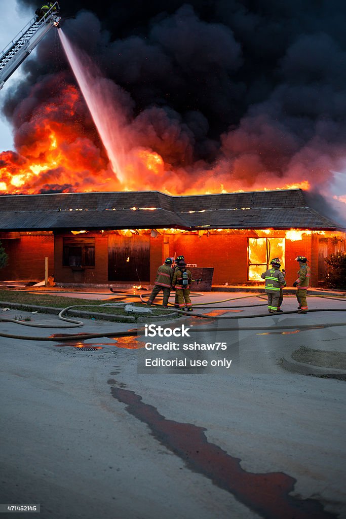 Bombeiros de observação de incêndios - Foto de stock de Bombeiro royalty-free