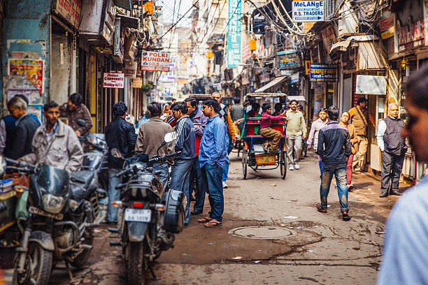 old delhi calle - old delhi fotografías e imágenes de stock