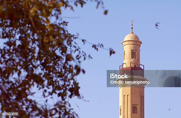 Minarete De La Gran Mezquita De Bur Dubai Foto de stock y más banco de imágenes de Dubái - Dubái, Aire libre, Arabesco - Estilo