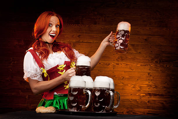 bayerische frau mit sechs biergläser - serving drink beer garden beer glass stock-fotos und bilder