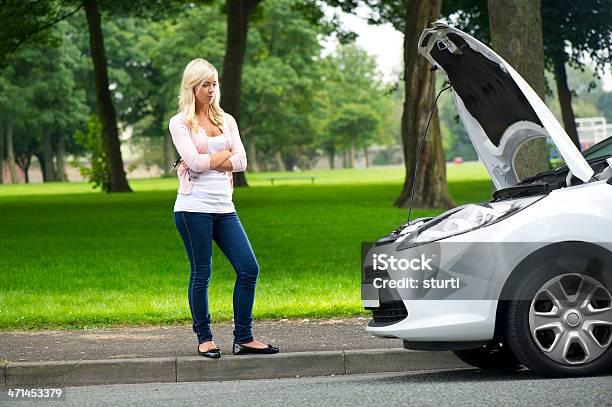 Photo libre de droit de Panne De Voiture banque d'images et plus d'images libres de droit de 18-19 ans - 18-19 ans, 20-24 ans, Accident et désastre