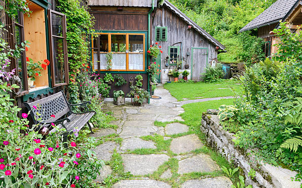 австрийские timbered загородного дома - bad aussee стоковые фото и изображения
