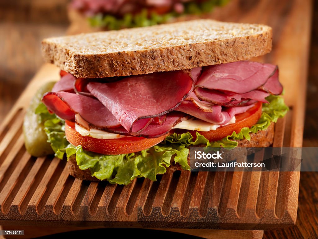 Pastrami sándwich - Foto de stock de Bocadillo libre de derechos