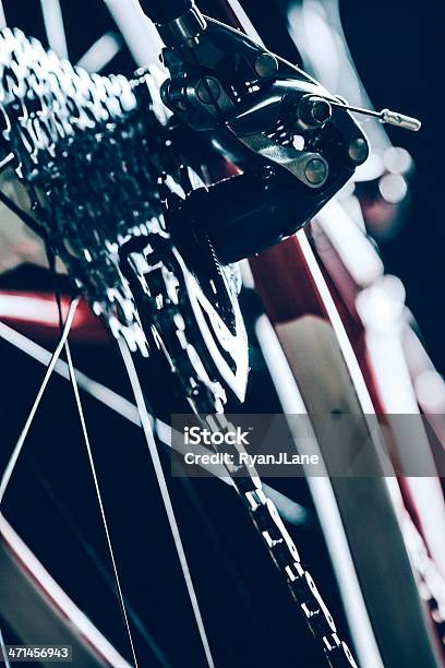 Bicicleta Engranajes En La Parte Posterior De La Rueda Foto de stock y más banco de imágenes de Acero