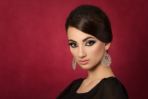 Retrato De La Joven Hermosa Mujer Asiática Con Maquillaje De Noche Foto de stock y más banco de imágenes de Belleza - iStock Retrato De La Joven Hermosa Mujer Asiática Con Maquillaje De Noche Foto de stock y más banco de imágenes de Belleza - iStock