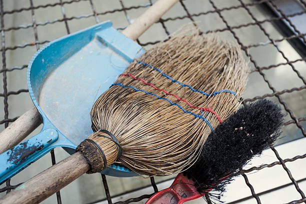 istock Pan and wood Broom 471461387
