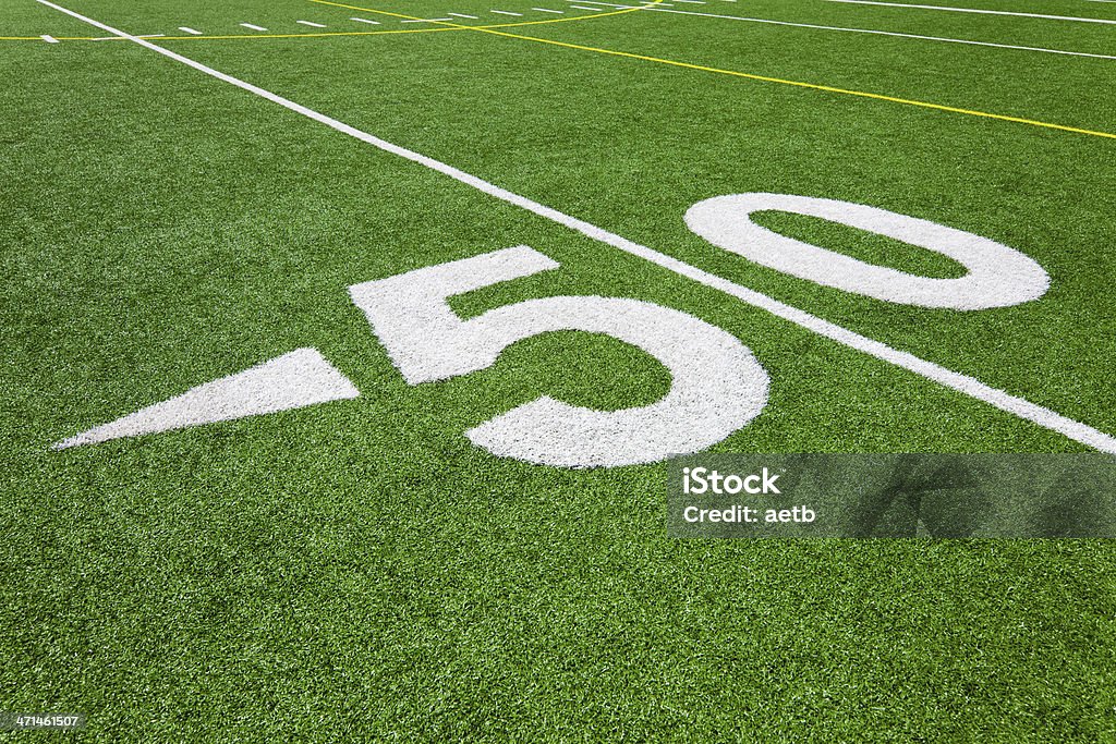 Linha de cinquenta jardas-Futebol - Foto de stock de Campo de Futebol Americano royalty-free