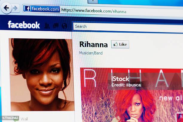 Pagina Facebook Di Rihanna Su Rgb Monitor Portatile - Fotografie stock e altre immagini di Rihanna
