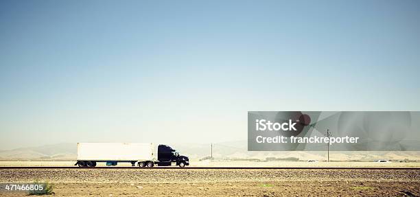 Американский Грузовик На Route 66сша — стоковые фотографии и другие картинки Водитель грузовика - Водитель грузовика, Шоссе 66, Дорога