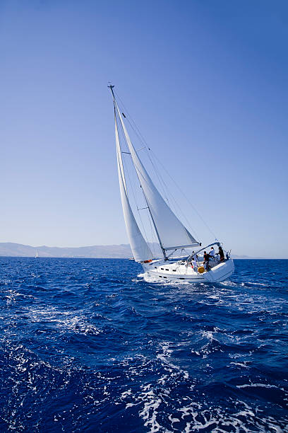 barca a vela - squadra di vela foto e immagini stock