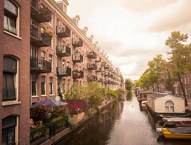 istock Beautiful Jordaan district with canal in Amsterdam 471468211