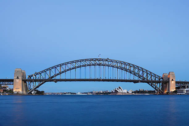 sydney harbor bridge - sydney australia sydney harbor bridge opera house sydney opera house zdjęcia i obrazy z banku zdjęć