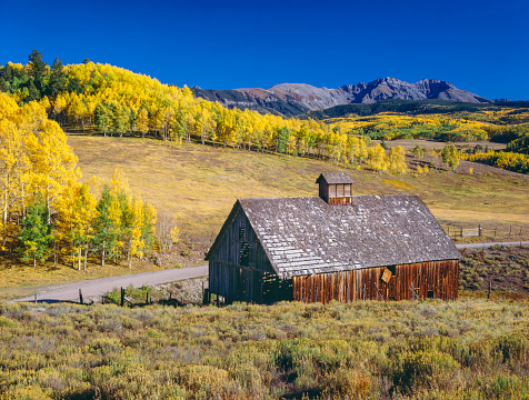 Rustic barn in the rolling foothill of Colorado