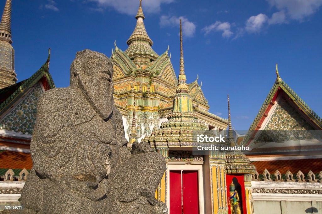 Chiński Lalka kamieni w Wat Pho tle - Zbiór zdjęć royalty-free (Antyki)