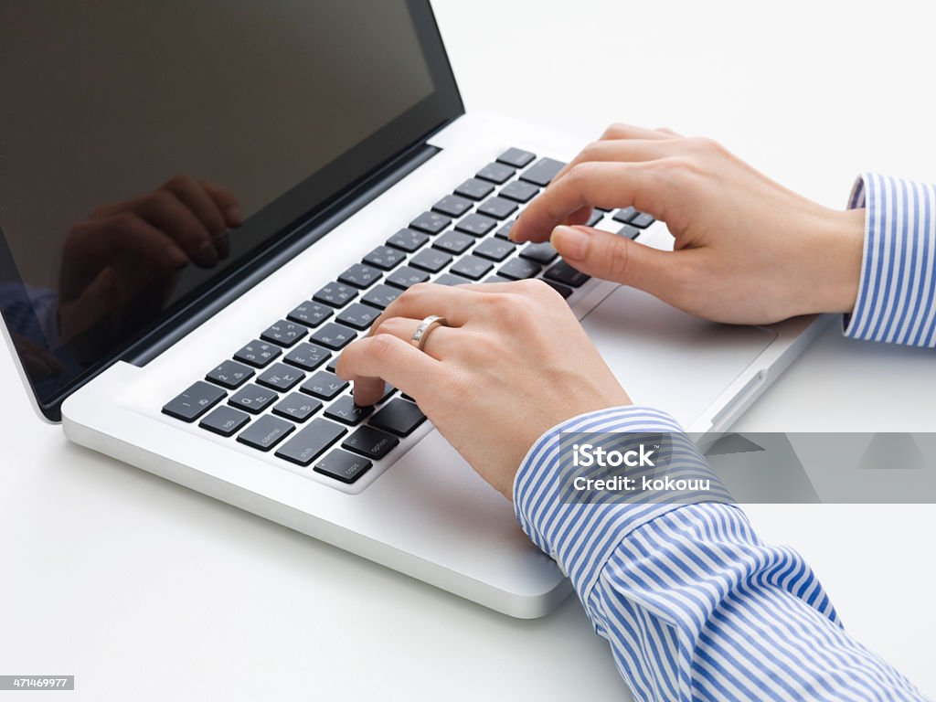 Hände einer Tastatur Tippen - Lizenzfrei Abstrakt Stock-Foto