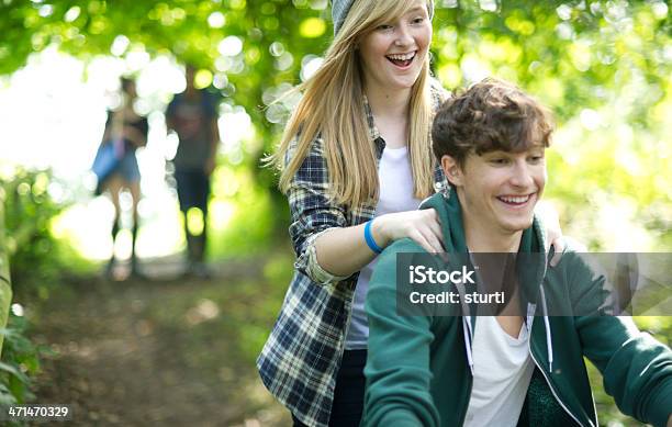 As Adolescências De Ciclismo De Estrada - Fotografias de stock e mais imagens de Adolescente - Adolescente, Adolescência, Adulto