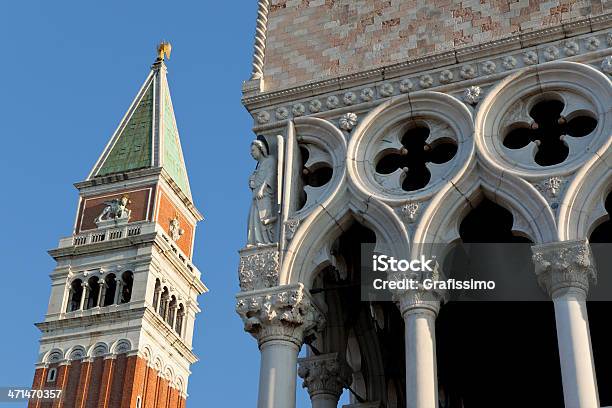 Campanile Y La Catedral St Marks Plaza De Venecia Italia Foto de stock y más banco de imágenes de Arquitectura