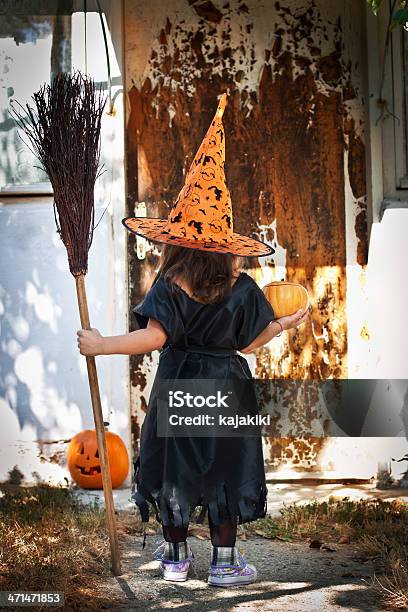 Halloweena Figlioa - Fotografie stock e altre immagini di Allegro - Allegro, Ambientazione esterna, Arancione