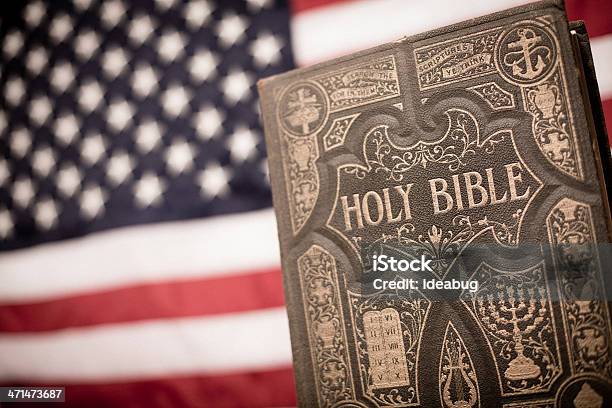 노인 화려한 홀리 성경 아메리칸 플래그 배경기술 0명에 대한 스톡 사진 및 기타 이미지 - 0명, 갈색, 개념
