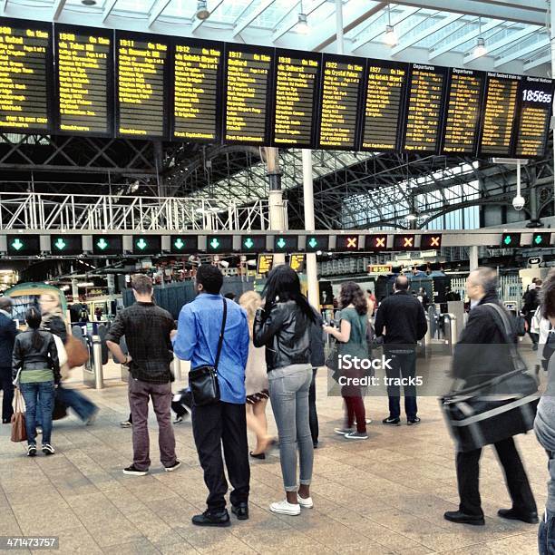 Trabalhadores Na Estação London Bridge - Fotografias de stock e mais imagens de Capitais internacionais - Capitais internacionais, Cidade, Destino de Viagem