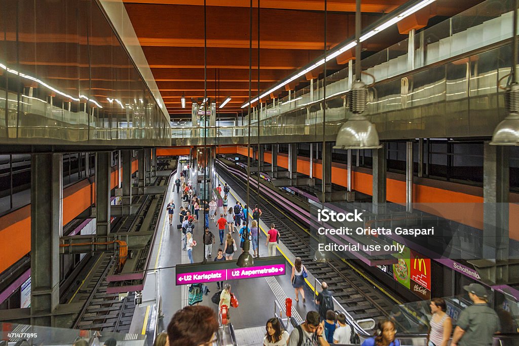 Stazione della metropolitana di Vienna - Foto stock royalty-free di Ambientazione interna