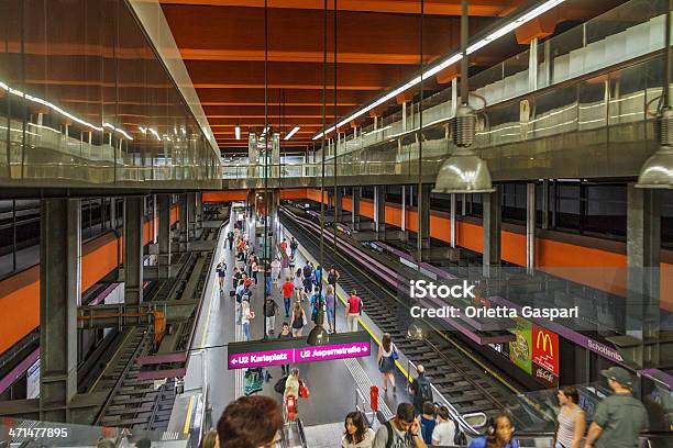 Stazione Della Metropolitana Di Vienna - Fotografie stock e altre immagini di Ambientazione interna - Ambientazione interna, Aspettare, Austria