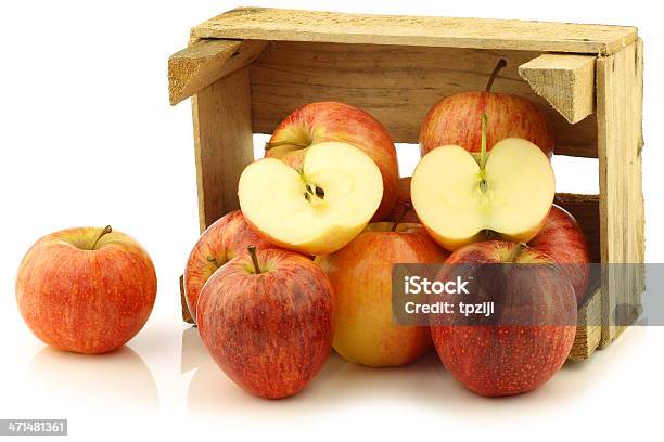Frischen Royal Gala Äpfel Und Einen Schnitt Eine Stockfoto und mehr Bilder von Abnehmen - Abnehmen, Apfel, Apfelsorte Royal Gala