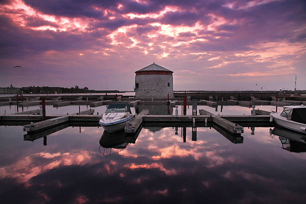 kingston harbour e tower em sunrise - martello towers imagens e fotografias de stock