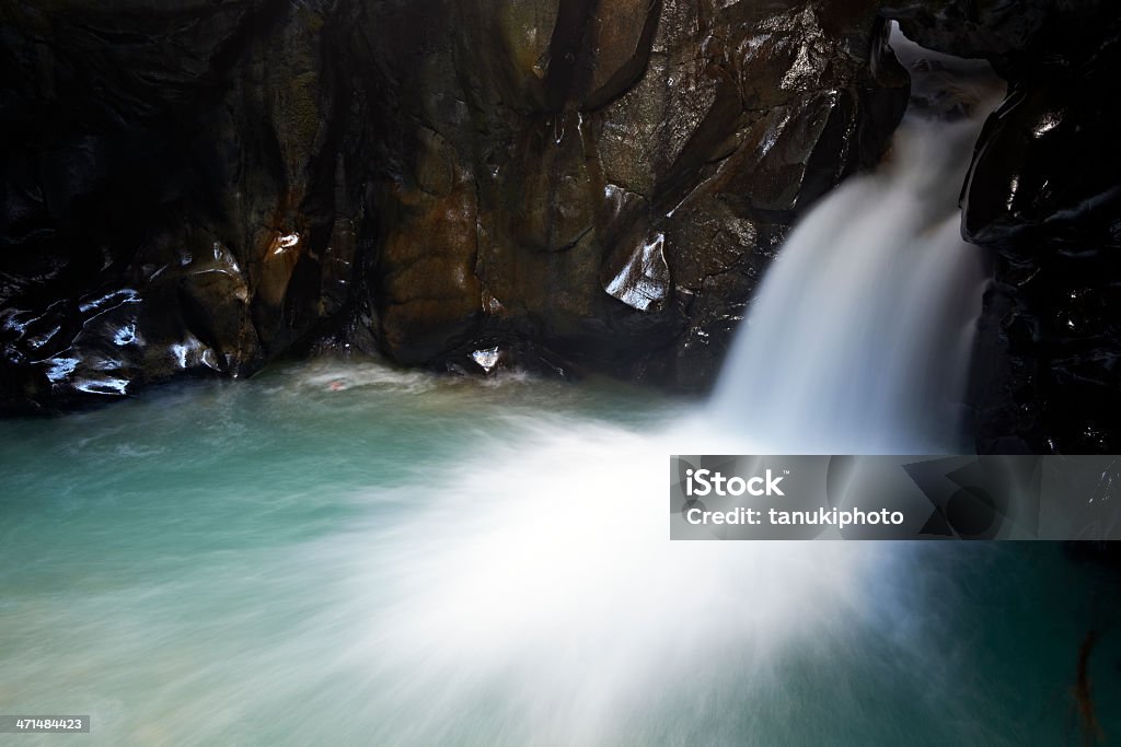 En cascada - Foto de stock de Agua libre de derechos