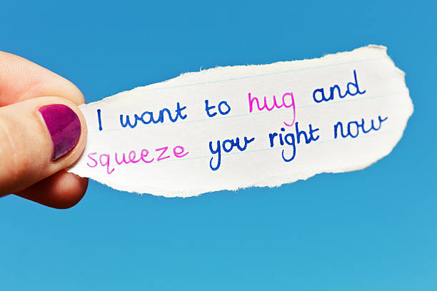 istock Flirtatious hand-drawn note wants to hug and sqeeze! 471484783