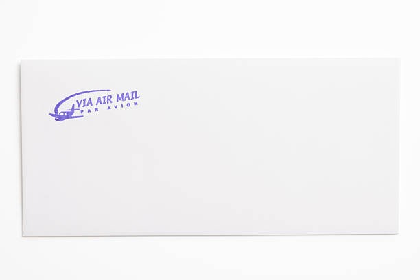 "correio aéreo" carimbo em branco, envelope em branco sobre fundo branco - air mail mail envelope blank imagens e fotografias de stock