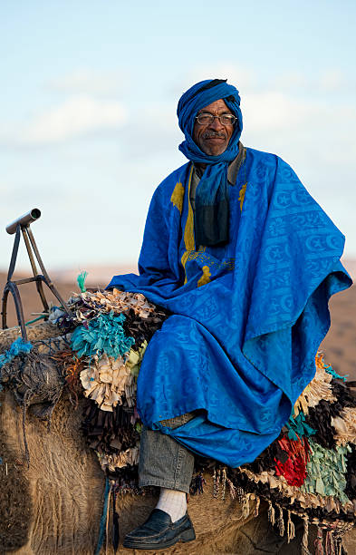 ベドウィン、キャメル - united arab emirates middle eastern ethnicity men camel ストックフォトと画像