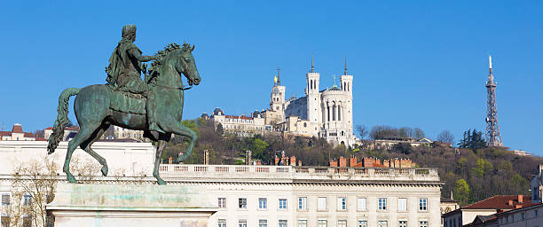 istock Panoramic view of Statue  and Basilica 471488486