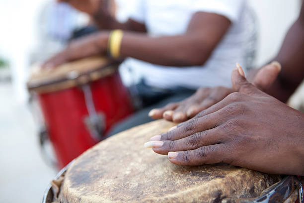 música africana - african descent drum african culture day fotografías e imágenes de stock
