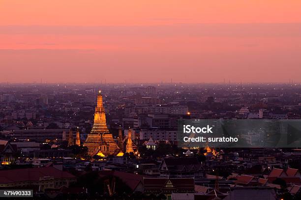 Vista Superior De Wat Arun Con Orangesky Foto de stock y más banco de imágenes de Aire libre - Aire libre, Anochecer, Arquitectura