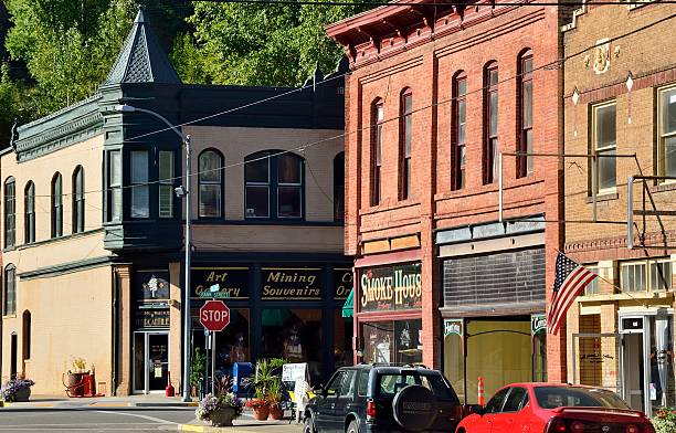 estação do centro da cidade de wallace, idaho - wallace american culture urban scene idaho imagens e fotografias de stock