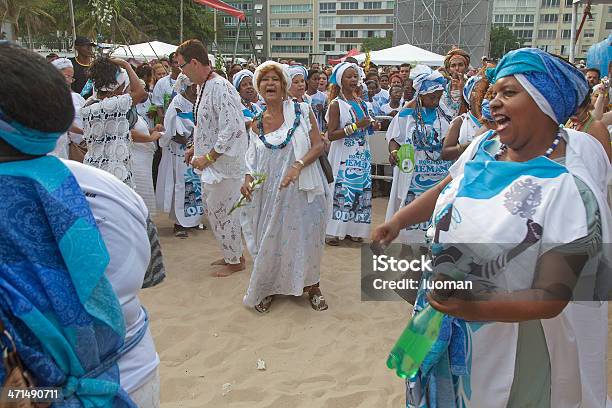 Iemanjas On Strony W Rio De Janeiro - zdjęcia stockowe i więcej obrazów Beach Party - Beach Party, Biały, Brazylia