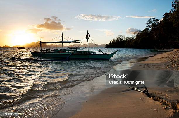 Banca Remar Embarcaciones En Filipinas Foto de stock y más banco de imágenes de Agua - Agua, Aire libre, Anochecer