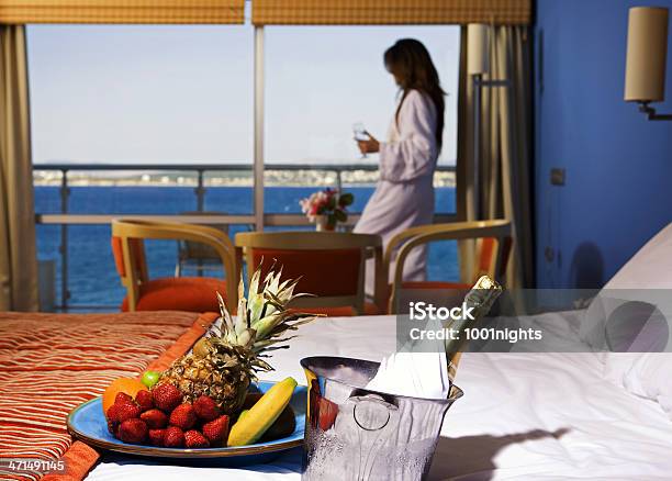 Foto de Suíte De Hotel De Luxo e mais fotos de stock de Adulto - Adulto, Assistindo, Atitude