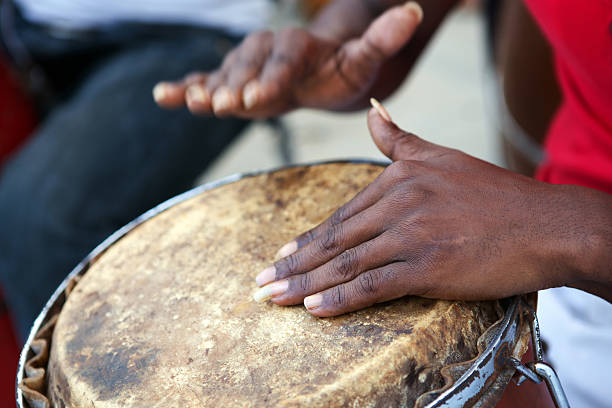 música africana - african descent drum african culture day fotografías e imágenes de stock