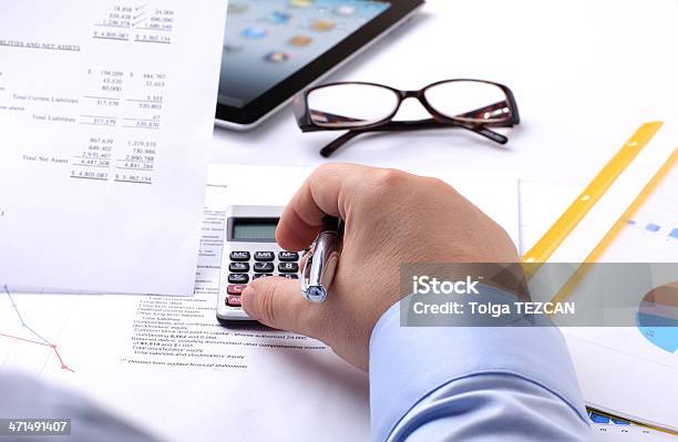 Foto de Análise Financeira e mais fotos de stock de Analisar - Analisar, Bolsa de valores e ações, Calculadora