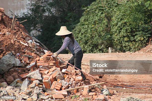 Frauen Arbeiten Stockfoto und mehr Bilder von Arbeiter - Arbeiter, Asien, Bauen