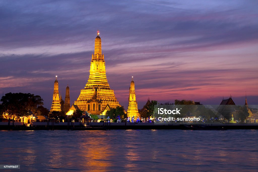 Wat Arun do rio Chao Phraya - Foto de stock de Arquitetura royalty-free