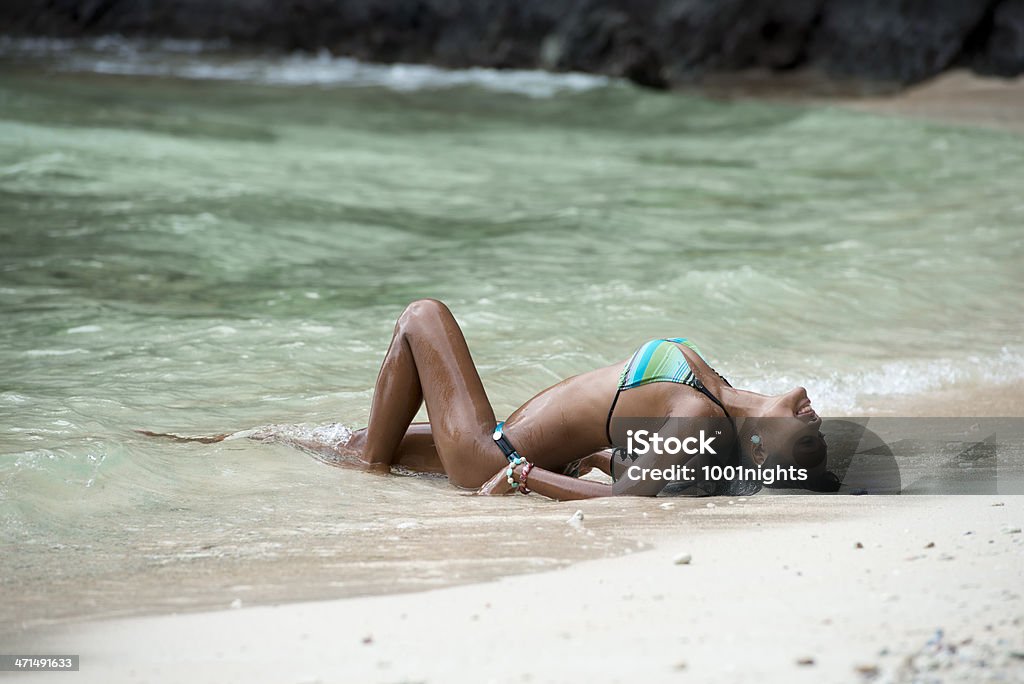 Disfruta de la puesta del sol - Foto de stock de Adulto joven libre de derechos