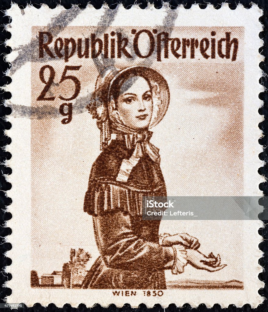 Austrian stamp shows uma mulher de Viena de 172 (1948) - Foto de stock de Selo Postal royalty-free