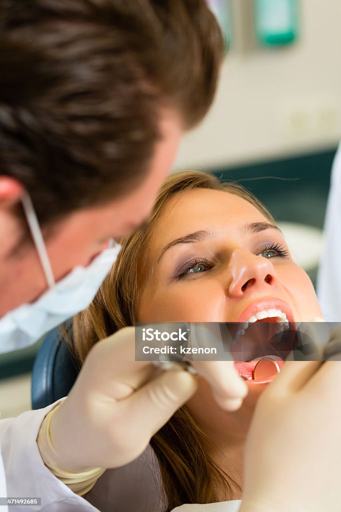 Paciente no dentista-tratamento dentário - Royalty-free Adulto Foto de stock