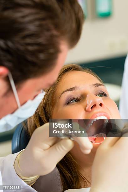Paciente No Dentistatratamento Dentário - Fotografias de stock e mais imagens de Adulto - Adulto, Boca Humana, Competência