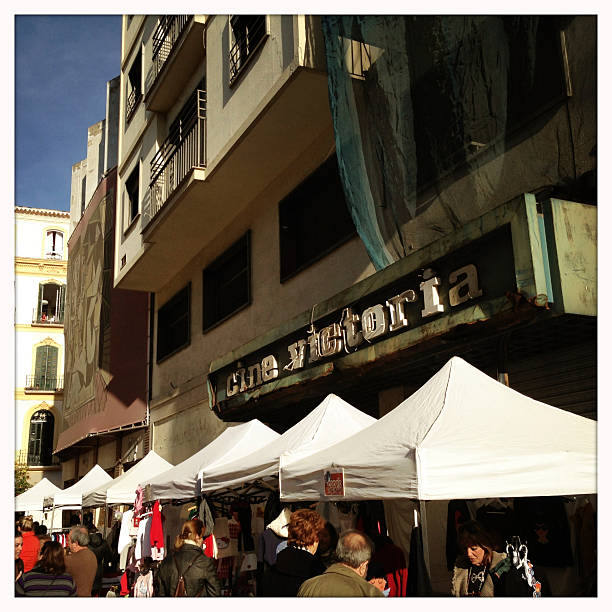 barracas na plaza merced - mobilestock market spain malaga - fotografias e filmes do acervo