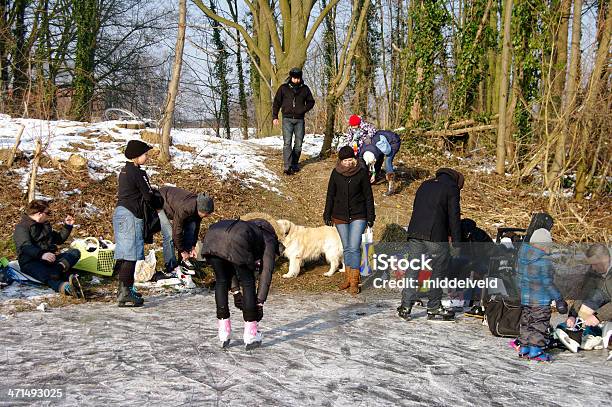 Eislaufen Spaß In Holland Stockfoto und mehr Bilder von Ländliches Motiv - Ländliches Motiv, 6-7 Jahre, Aktivitäten und Sport