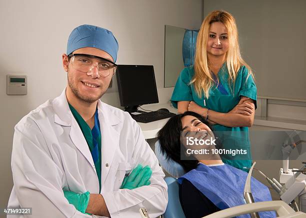 Dentysta I Jego Pacjent - zdjęcia stockowe i więcej obrazów 20-29 lat - 20-29 lat, 30-39 lat, Badanie lekarskie